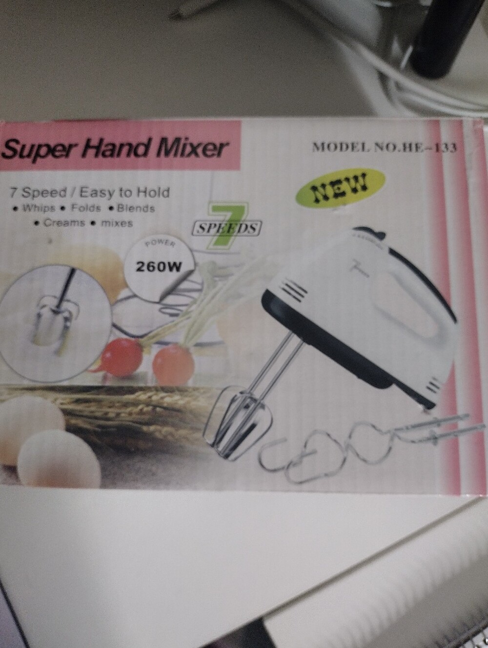 NIB Super Hand Mixer, 7 Speeds, 4 Attachments 260W, White / Black